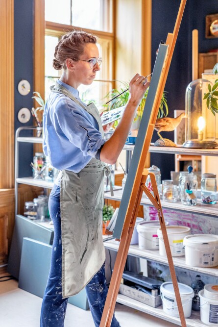 KREATIV: I første etasje er det innredet et eget atelier. KREATIV: I første etasje er det innredet et eget atelier.