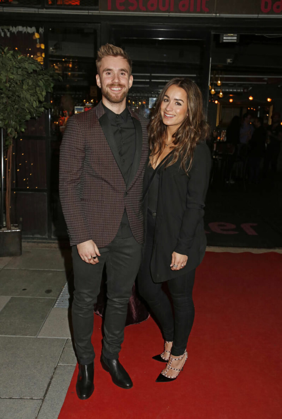 LYKKELIGE: Stian og kona Jamina flyttet nylig inn i nytt hus på Bekkelaget i Oslo. – Det er et hus den lille familien Blipp skal bo i lang tid fremover! sier Stian.