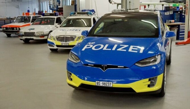 Politiet i den sveitsiske hovedstaden cruiser rundt i sju eksemplarer av Tesla Model X