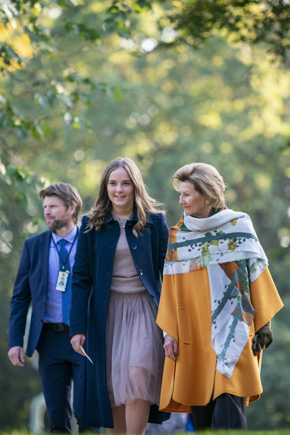I STRÅLENDE 
HUMØR: Prinsesse Ingrid Alexandra og dronning Sonja var begge både stolte og glade over at prinsessens skulpturpark nå er ferdigstilt.