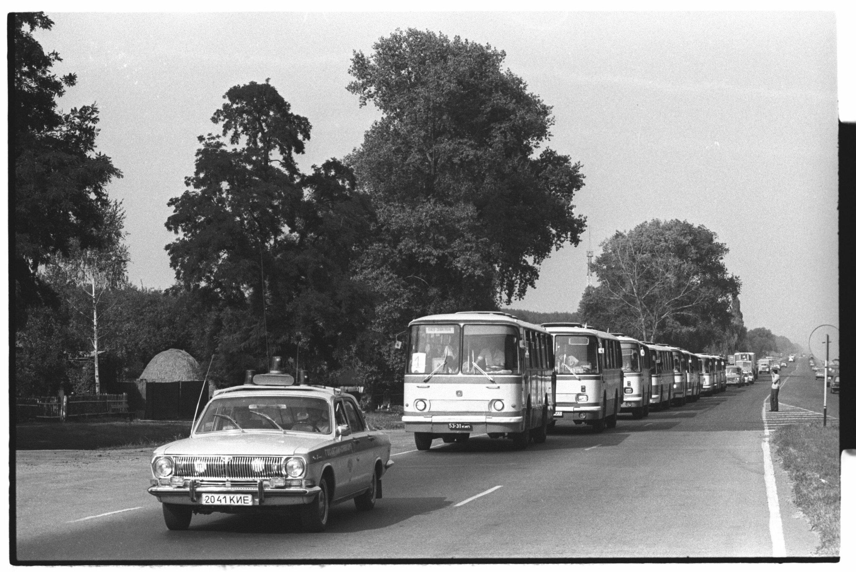KORTESJE: 47 000 innbyggere ble evakuert fra byen Pripjat nær Tsjernobyl i 1200 busser. Evakueringen skulle vare tre-fire dager.