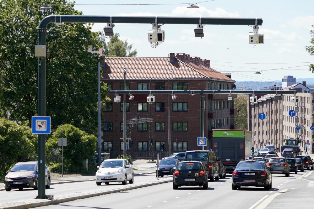<b>LANDEVEISRØVEREN:</b> Oslos 83 bomstasjoner sørger for at ingen biler slipper unna. Pengene dine NÅ, enten du vil eller ikke.