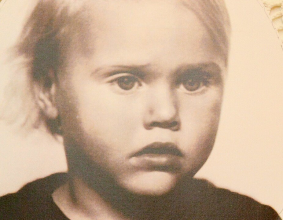 SAVN: Dette er det første fotografiet Gerd Folåsen har av seg selv. Det viser en liten jente som hadde mistet det kjæreste hun hadde.