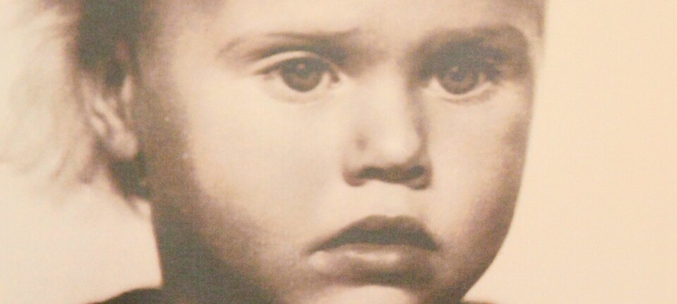 En dag åpner lille Gerd den forbudte skuffen. Da faller alle brikkene på plass