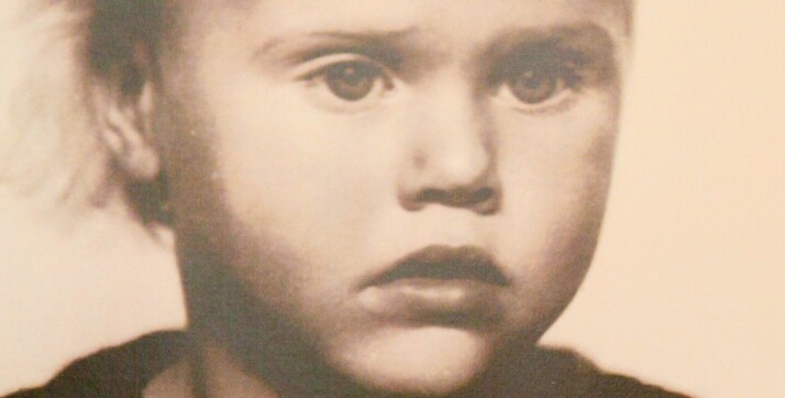 Lille Gerd åpner den forbudte skuffen. Da faller alle brikkene på plass