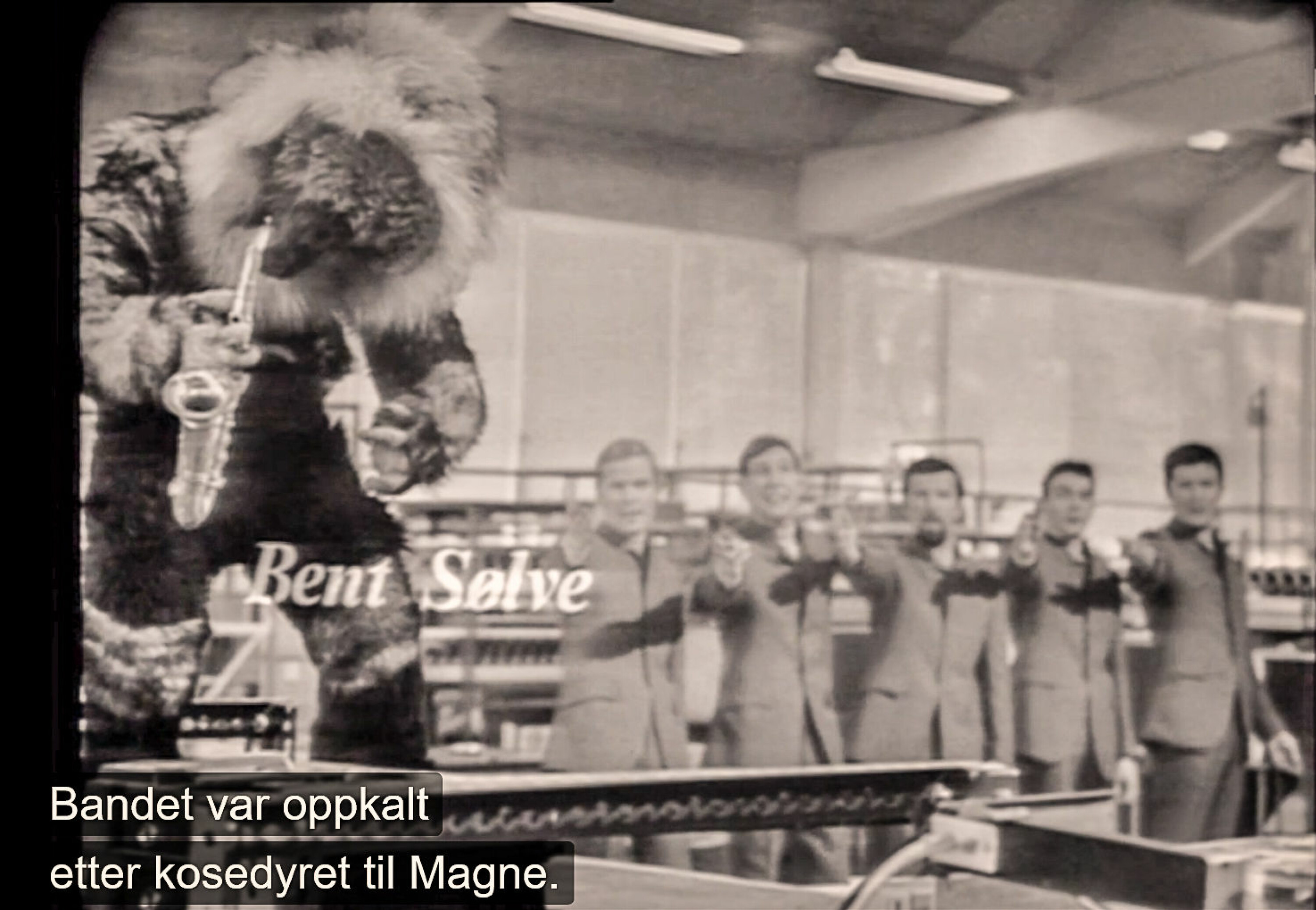 MAGNES FAVORITT: Bent Sølves Orkester var i ferd med å slå igjennom da ulykken rammet. Dette opptaket viser Magne Furuholmens kosedyr som ga navn til orkesteret.