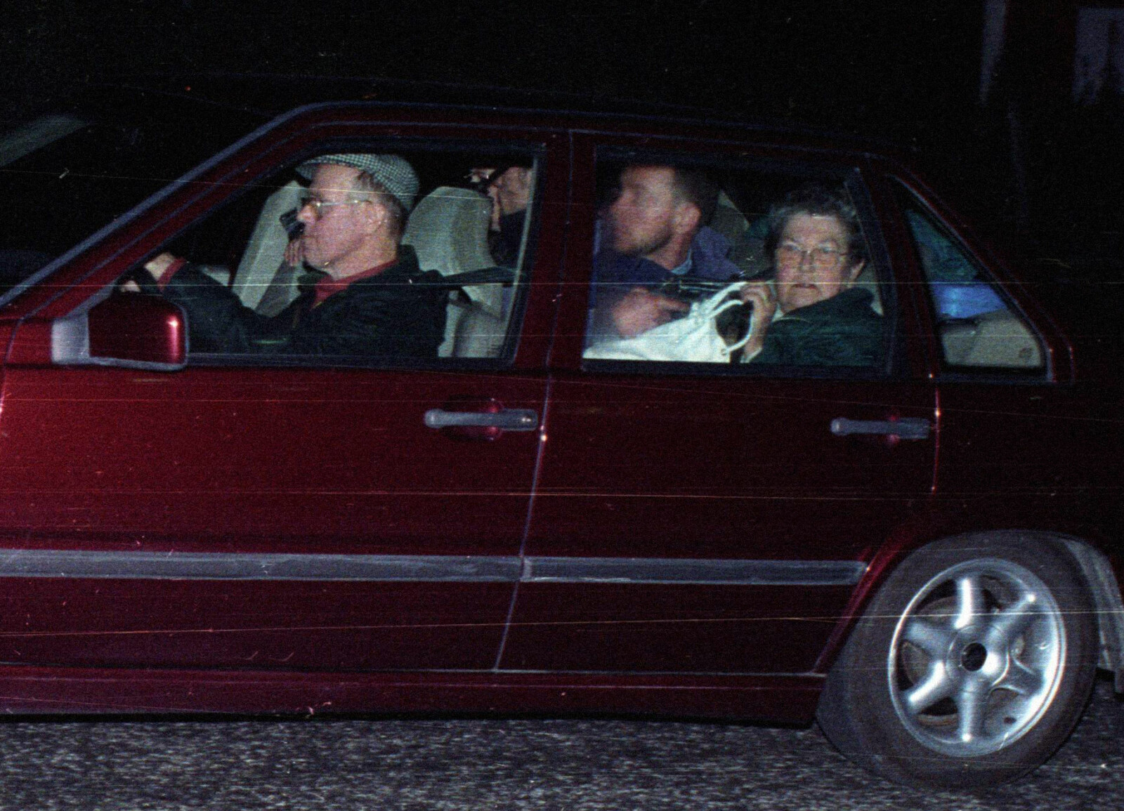 <b>AVSLØRT:</b> Opplysninger om en forestående politiaksjon overhørt på en svensk radiokanal gjorde at ranerne fikk Uno Fyhr og hans kone Sigrid Nilsson til å kjøre bilen deres mot Torp lufthavn.