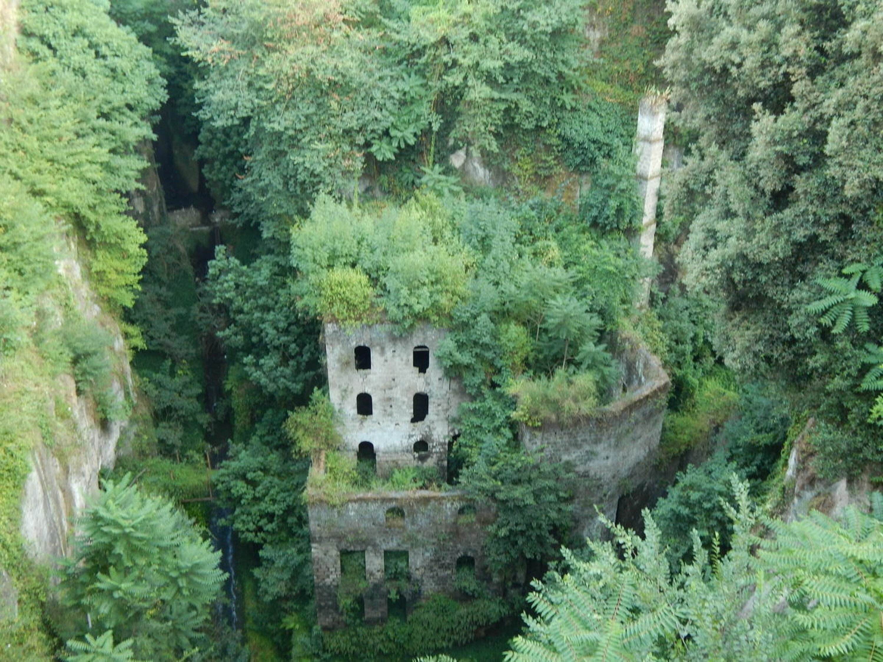 FORLATT MØLLE: Vallone dei Mulini er en forlatt mølle i Sorento i Italia.