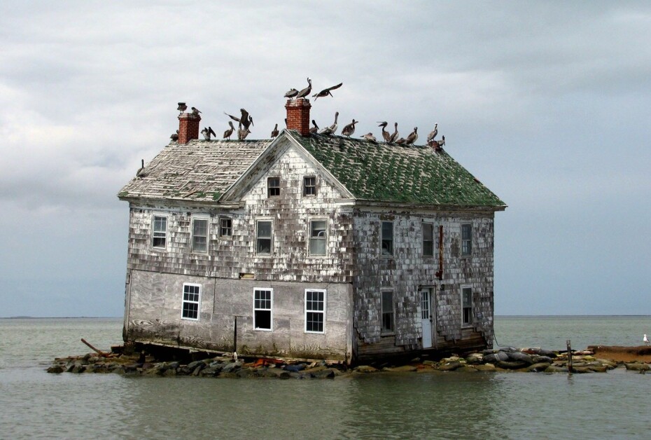 TATT AV SJØEN: Sjø og vind har sørget for å jage samtlige innbyggere bort fra Holland Island.