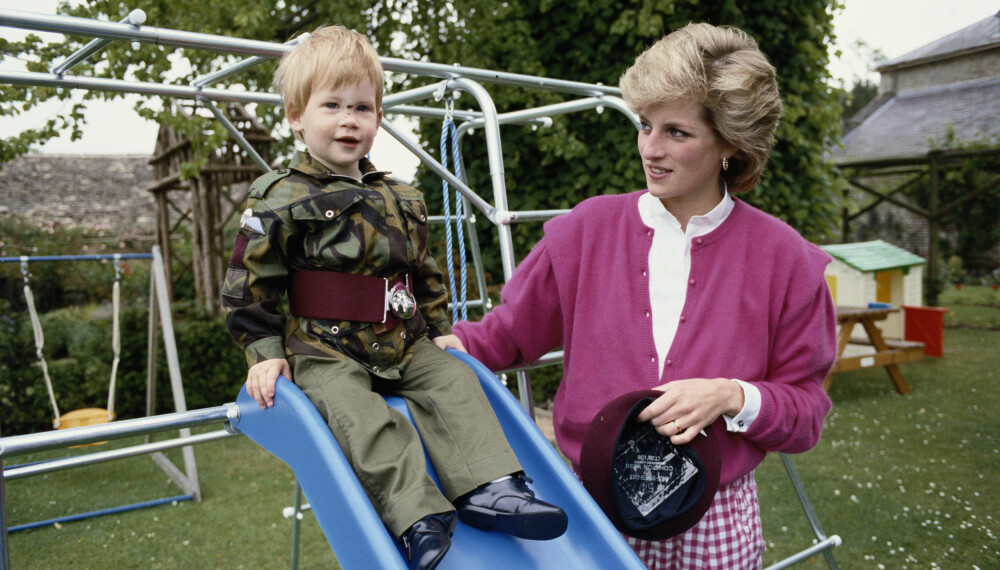SAVN: Prins Harry legger ikke skjul på at savnet etter moren prinsesse Diana fortsatt preger hverdagen, 22 år etter at hun døde.