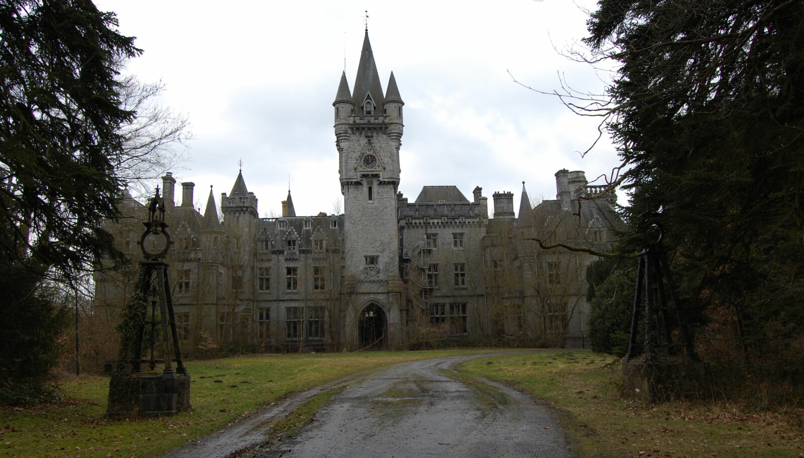 <b>SKUMMELT VAKKERT:</b> Château Mirand, et både vakkert og skummelt slott. Slottet ble dessverre revet for noen år siden.