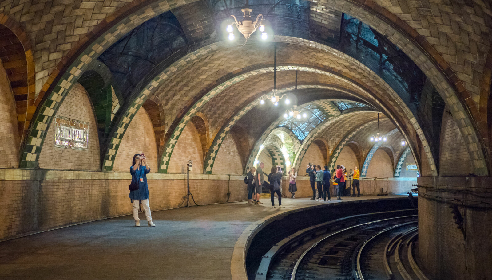 <b>FOR KORT: </b>Stasjonen City Hall Subway Station ble bygget i en kurve og ble raskt for liten. Stasjonen stengte for passasjertrafikk i 1945.