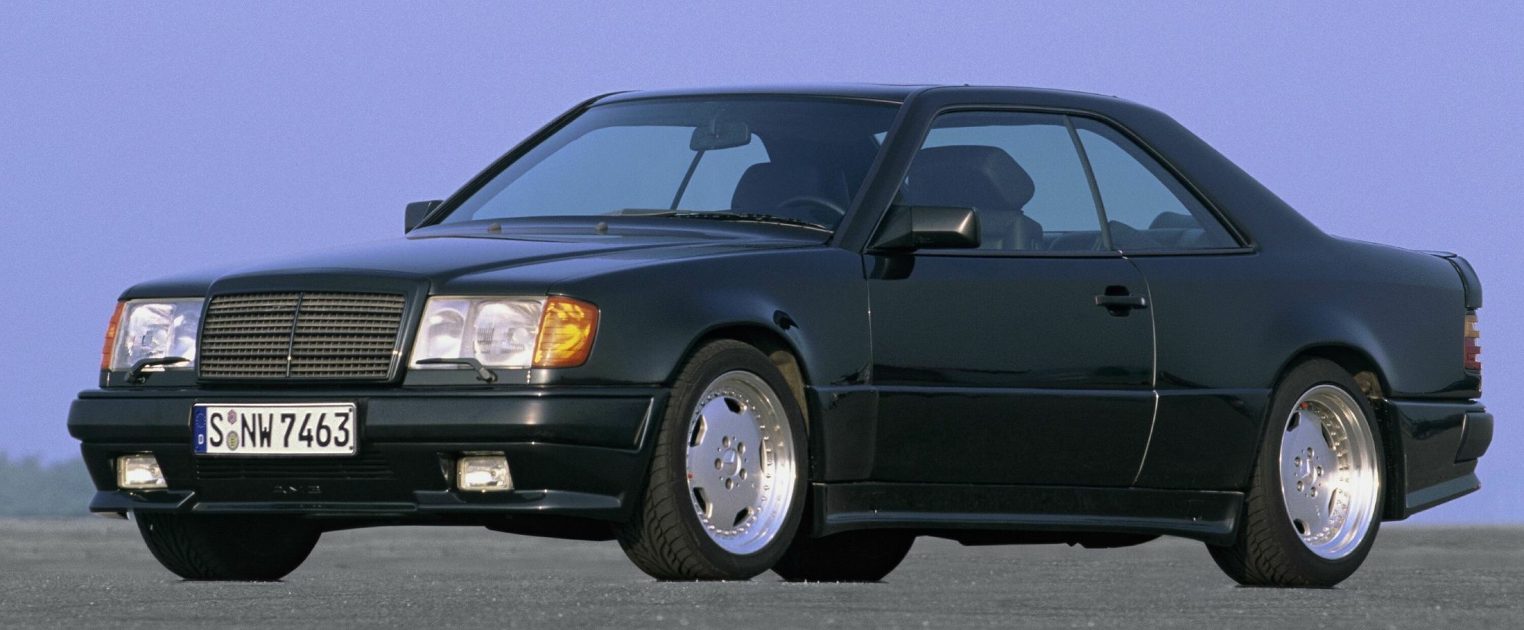THE HAMMER: Mercedes 300CE 6.0 AMG.
