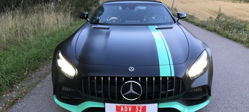 Den slekter på en helt utrolig historie med fete biler