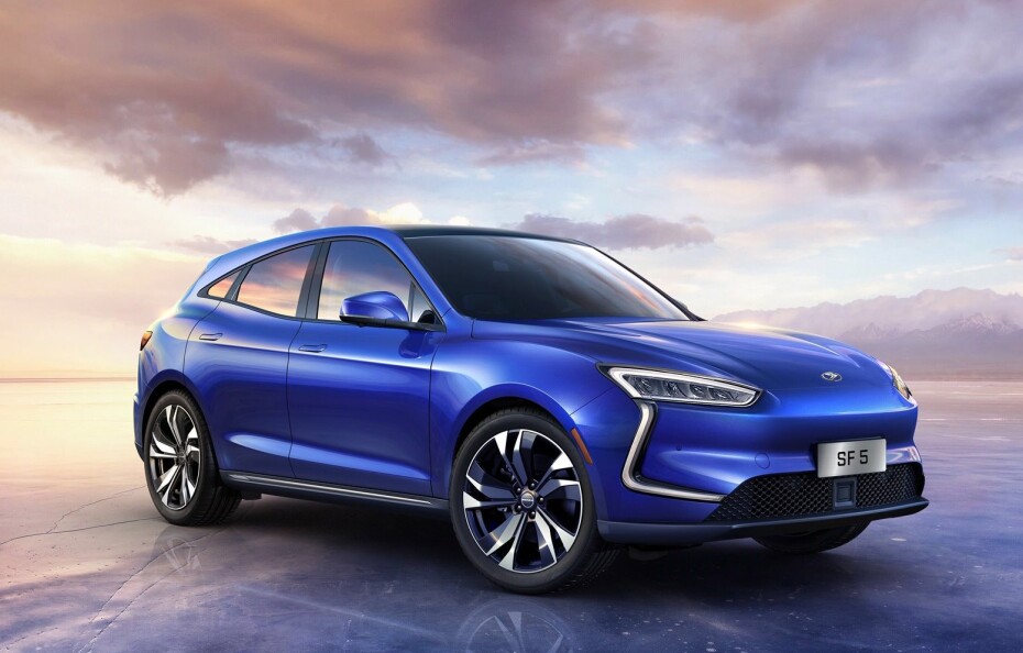 STILIG: Pressebildene av Seres SF5 EV viser en stilig bil i SUV-klassen.