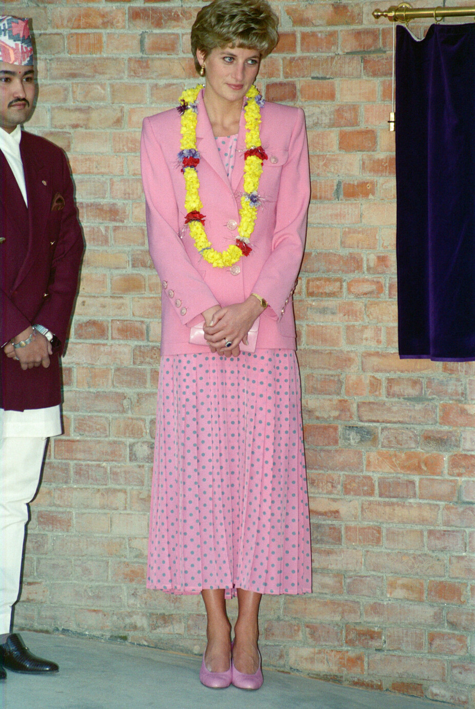 Reiser til Nepal i 1993, første gang alene etter separasjonen fra prins Charles Reiser til Nepal i 1993, første gang alene etter separasjonen fra prins Charles
