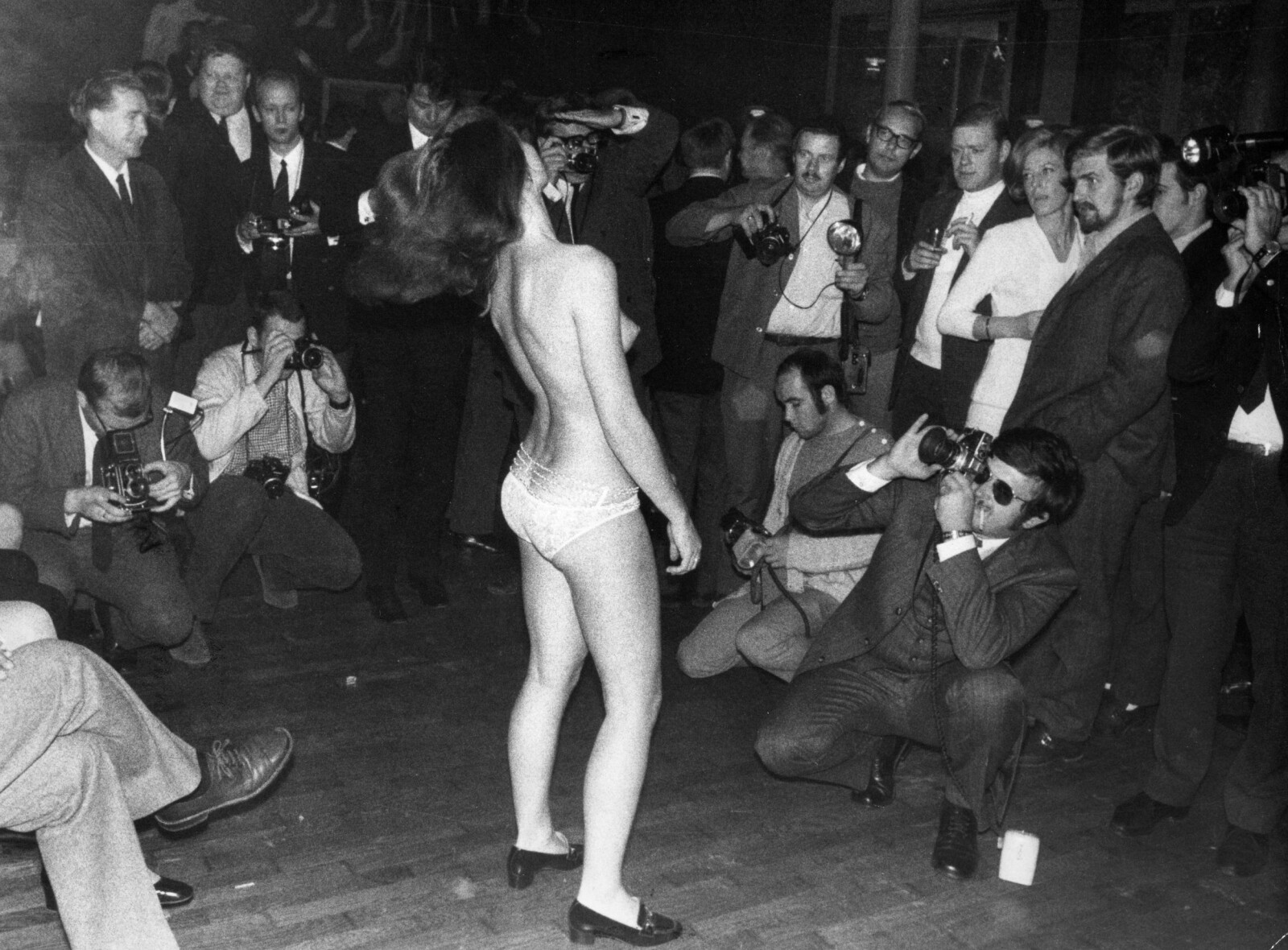 <b>SENSASJON:</b> Striptease var én av attraksjonene under verdens første sexmesse. 300 pressefolk hadde meldt sin interesse. 