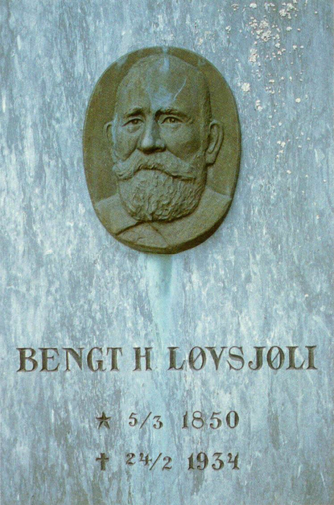 Bengt Løvsjøli lig­ger be­gra­vet i Nordli. 