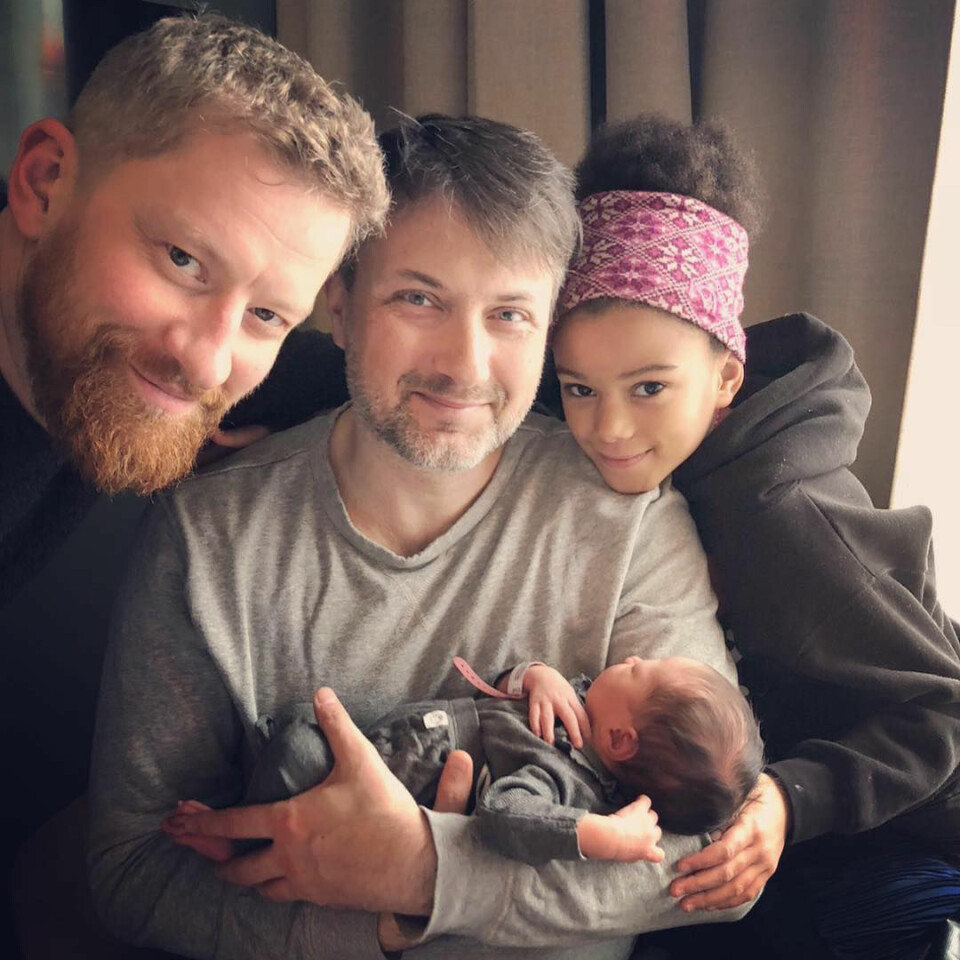 PAPPAER: «Ekte helter. Jeg er ekstremt heldig og takknemlig for at jeg får gjøre dette herlige prosjektet sammen med dere. Jentene vant i Lotto med dere som fedre. God farsdag Oddi og Håvard».