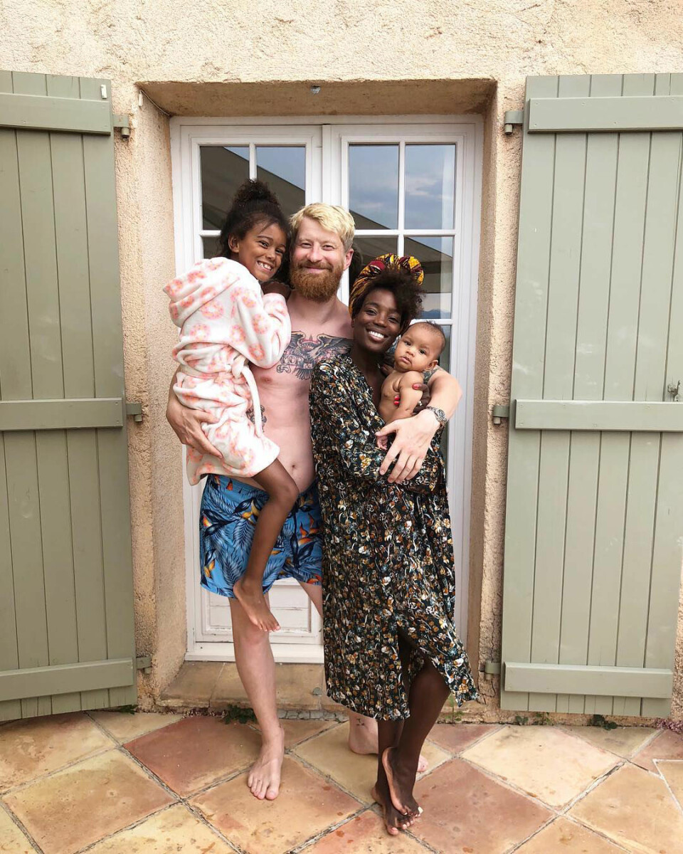 <3: Tusen takk for oss @martinjondahl og @sigridbondetusvik ❤️ Vi har hatt en amaze uke og kost oss sjukt mye! Nå fortsetter Nice eventyret et par dager til for denne gjengen et nytt sted!, skrev Tinashe da fjorårets ferie var over.