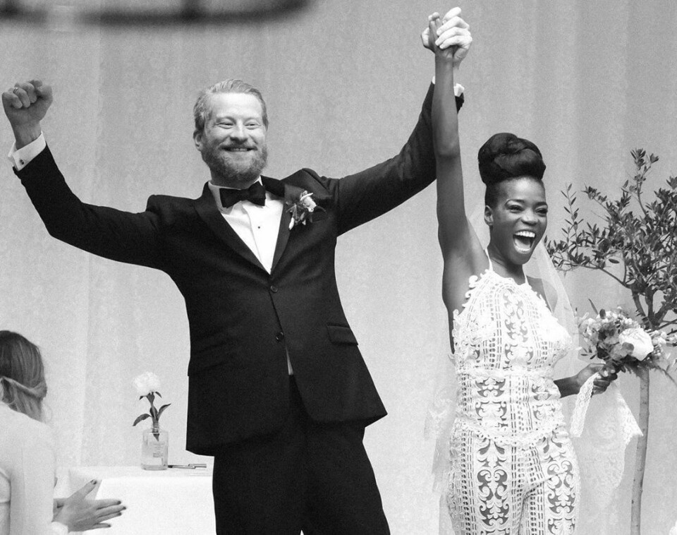 NYGIFT: «Oddi My Love, fire år som mann og kone. Føler meg fortsatt sånn her med deg hver dag. Jeg elsker deg!» skrev Tinashe på Instagram på parets bryllupsdag i år.