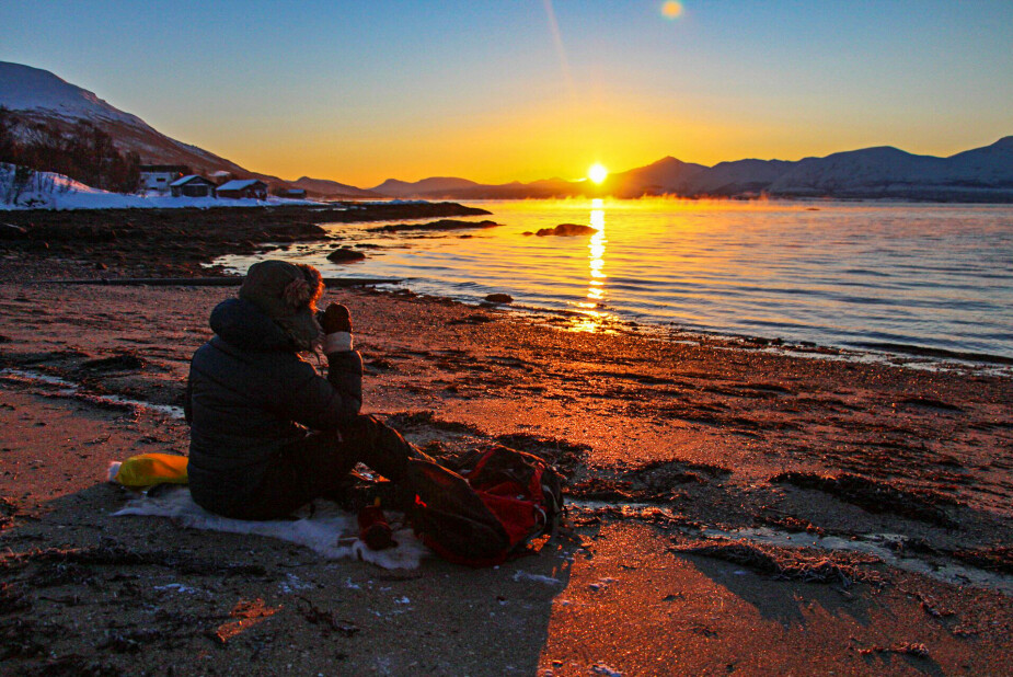 <b>SOL I NORD:</b> Kaffekos i lav sol midt på dagen i januar. <b>SOL I NORD:</b> Kaffekos i lav sol midt på dagen i januar.