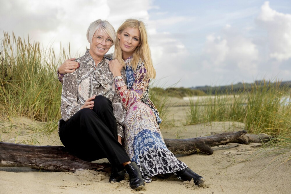MOR OG DATTER: – Mamma Astri og jeg kan prate om absolutt alt! sier Kathrine Sørland.