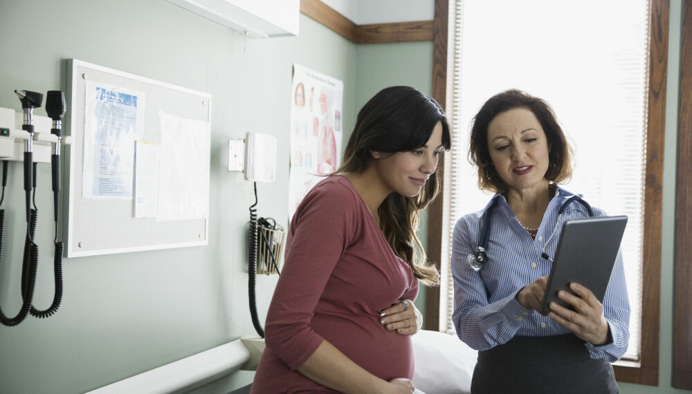 GRAVID HOS LEGEN: Er du gravid, er det bedre å ringe en gang for mye, enn å bekymre seg unødig, oppfordrer helsepersonell.