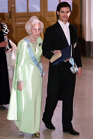 Prinsesse Lilian bar tiaraen i forbindelse med kong Carl Gustafs 60-årsdag i 2006.