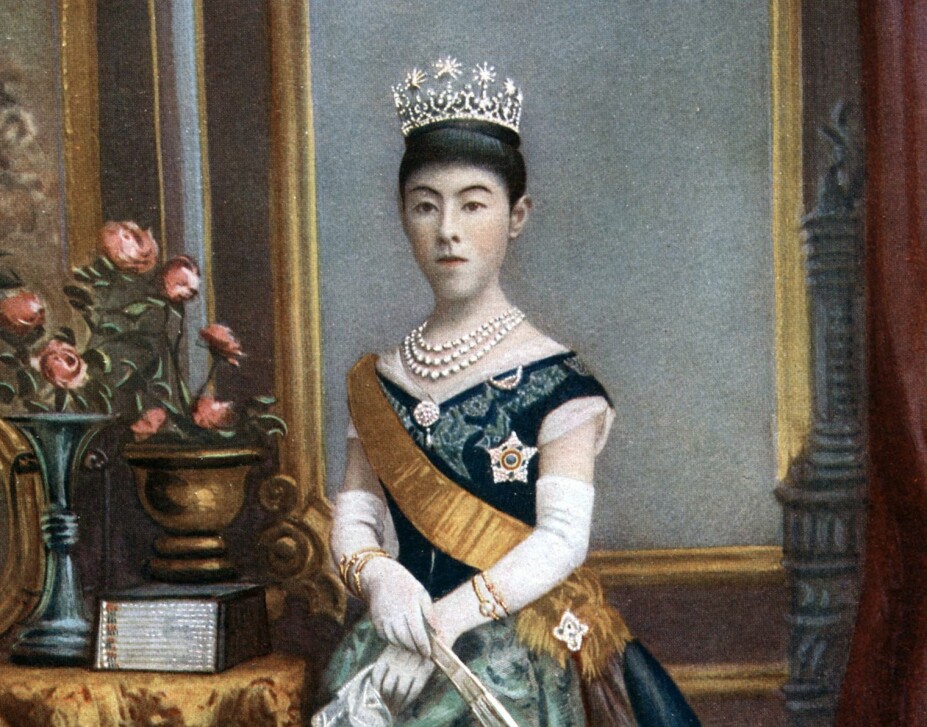 Her er keiserinne Shoken (1849–1914) i samme tiara. 