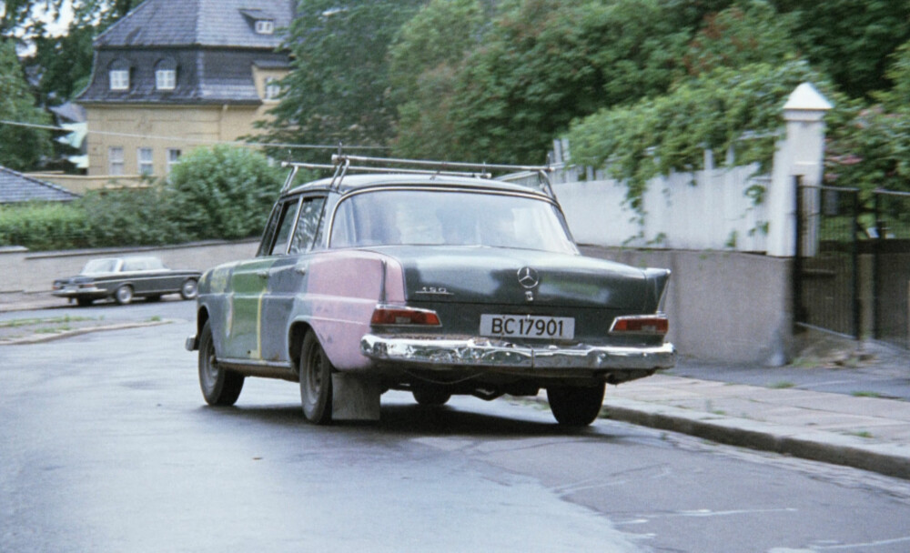 <b>TYSKER:</b> I filmen Olsenbanden møter Kongen og Knekten fra 1974, dukker banden opp i en Mercedes-Benz.