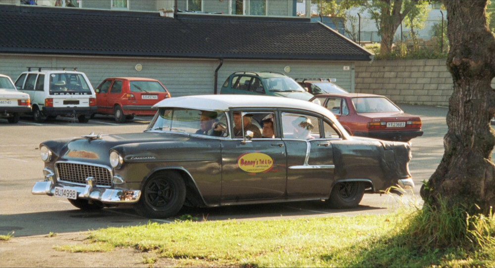 <b>AMERIKANSK AVSLUTNING:</b> I 1999 dukker Olsenbanden opp på filmlerretet for siste gang. Igjen er det en Chevrolet 210 som benyttes av Benny. 