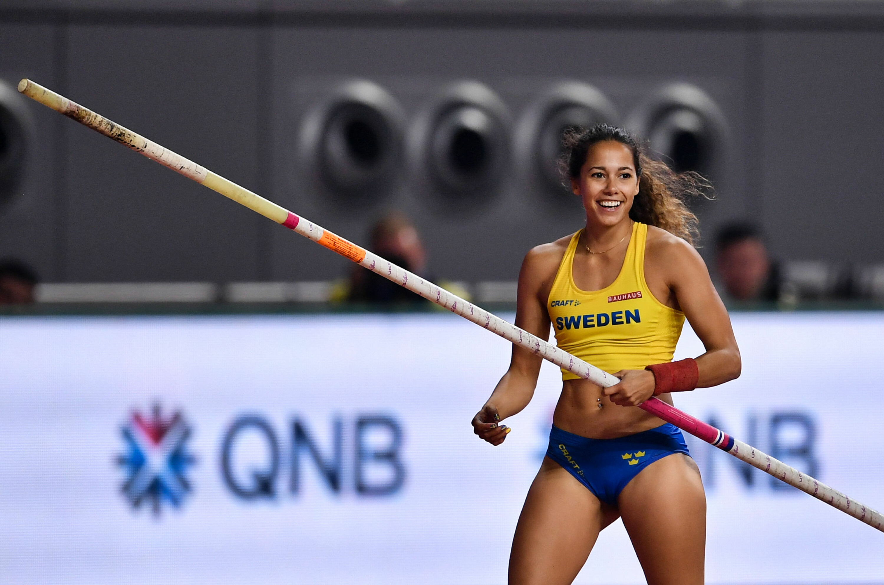 ANGELICA BENGTSSON: Den 26 år gamle svenske stavhopperen ble publikumsyndling under friidretts-VM da hun brakk staven under et forsøk på ny svensk rekord; 4,80 meter. Det så ut som at hun hadde skadet seg stygt, men Angelica spratt opp, fikk låne en stav fra en fransk konkurrent og klarte høyden − og den svenske rekorden − på sitt tredje og siste forsøk. Det ga henne sjetteplass i VM, og den brukne staven har allerede havnet på museum i Sverige.