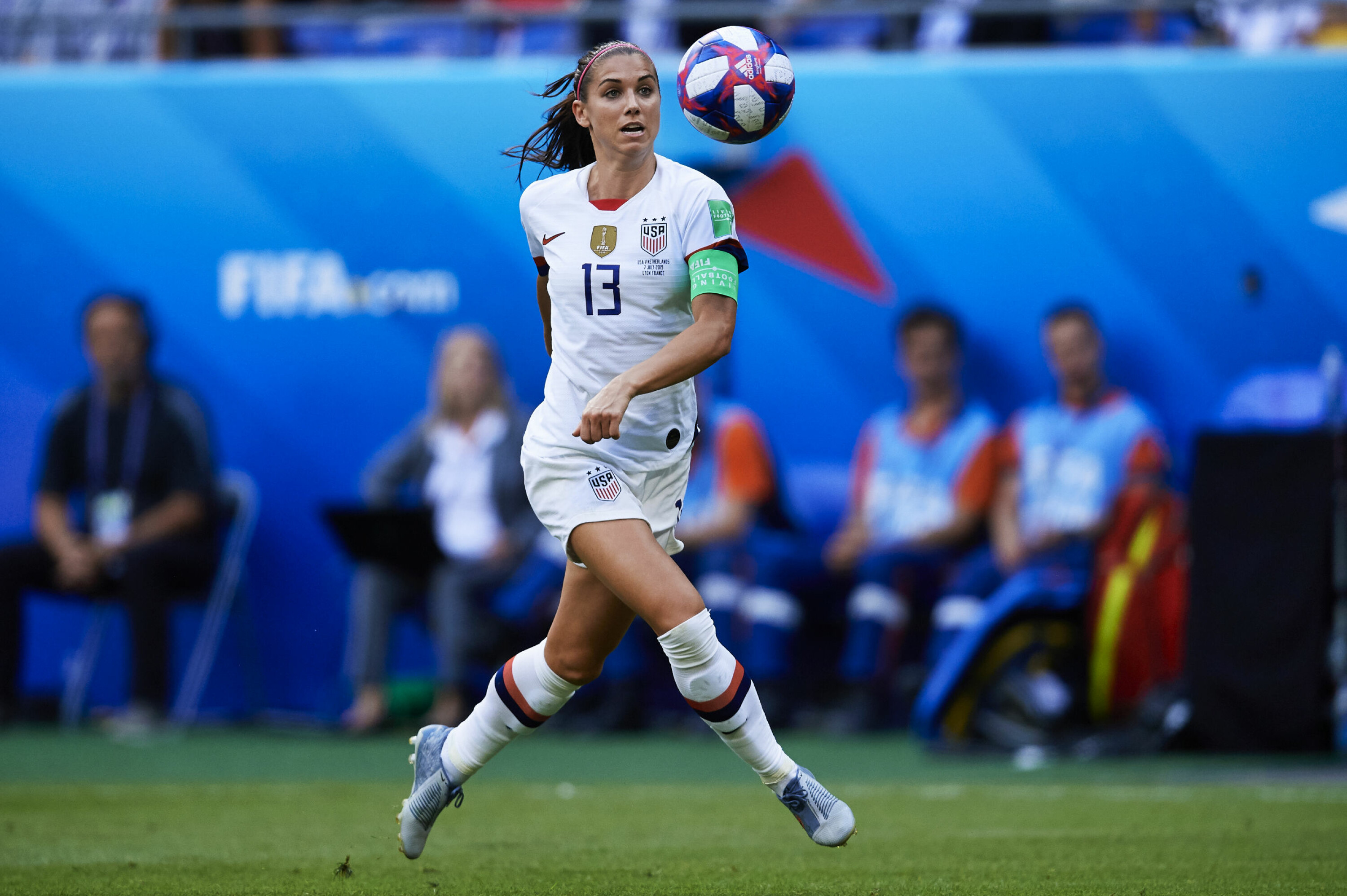 ALEX MORGAN: Utrolig populær amerikansk fotballspiller som nylig bidro til et suverent amerikansk VM-gull. 30 år unge Alex, med 169 landskamper for USA og to VM- og to OL-gull på veggen, gjør også stor suksess som modell. Hun har posert i selveste Sports Illustrated sammen med noen av verdens fremste fotomodeller. Alex har hele 9,3 millioner følgere på Instagram, det er en god målestokk på popularitet.