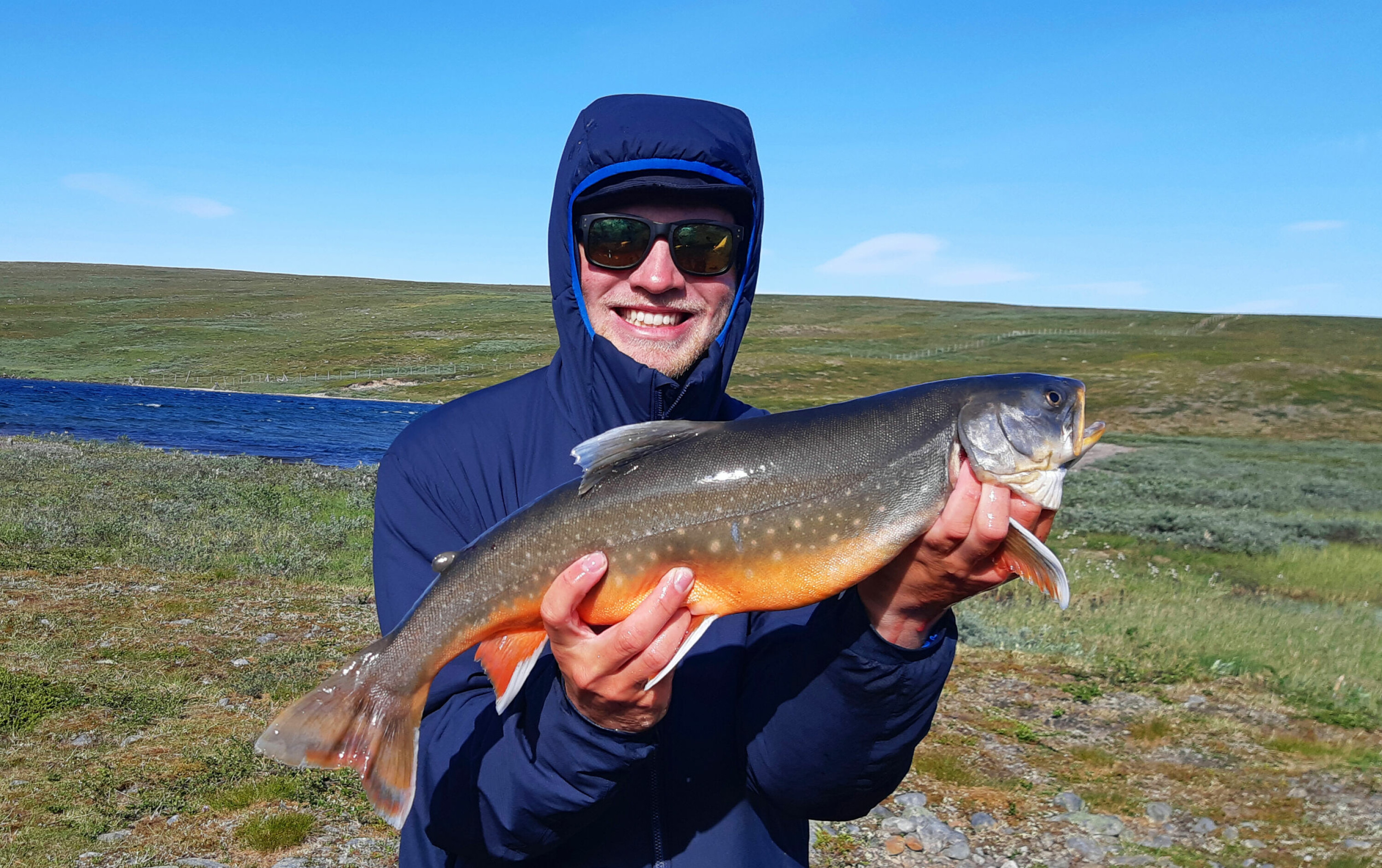 STOR FISK: Det føltes helt fantastisk da denne kubben på 2,2 kilo kom på land!