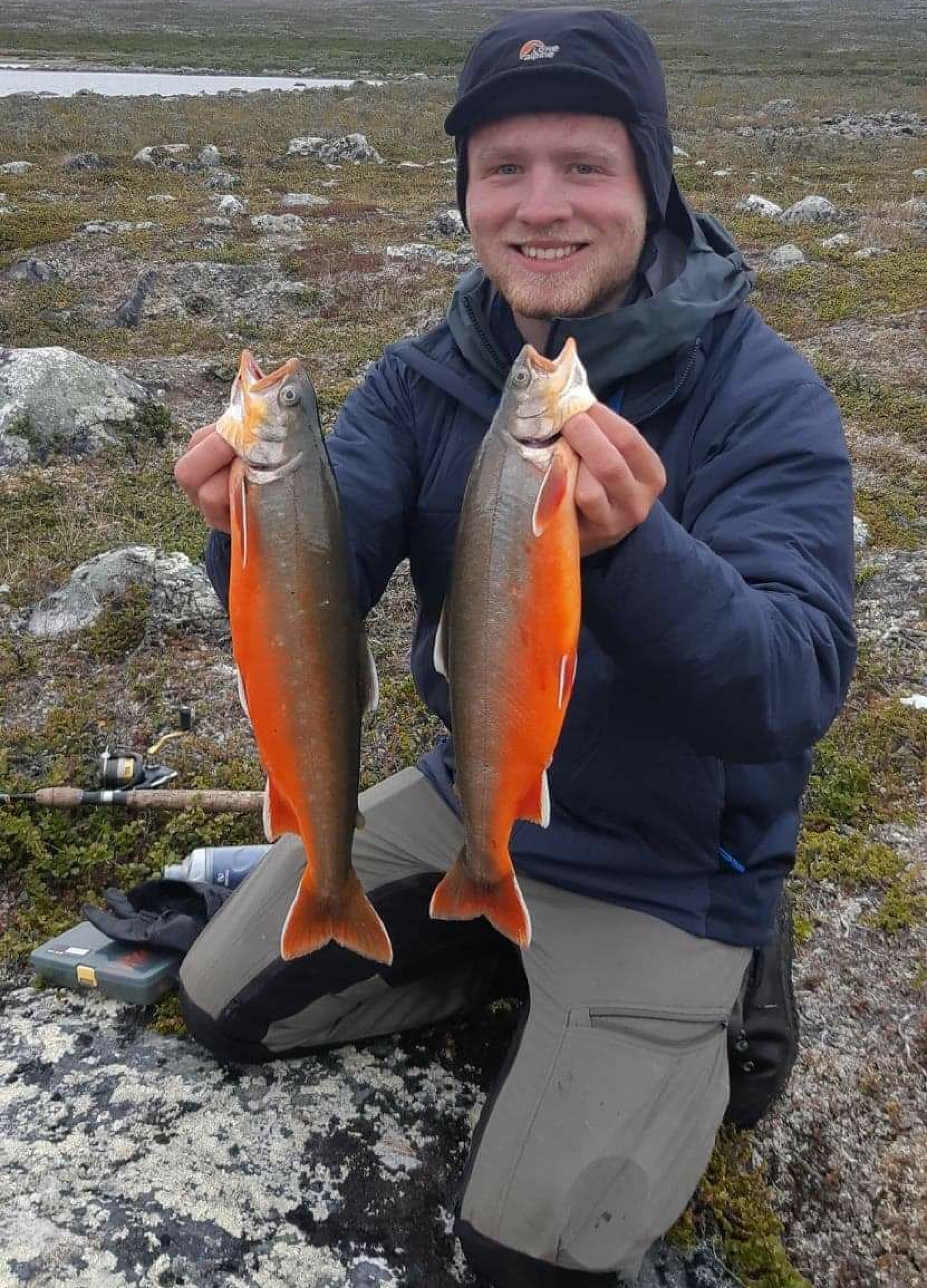 FEITE RØYEKUBBER: To kast, to røyer. Begge veide 900 gram.