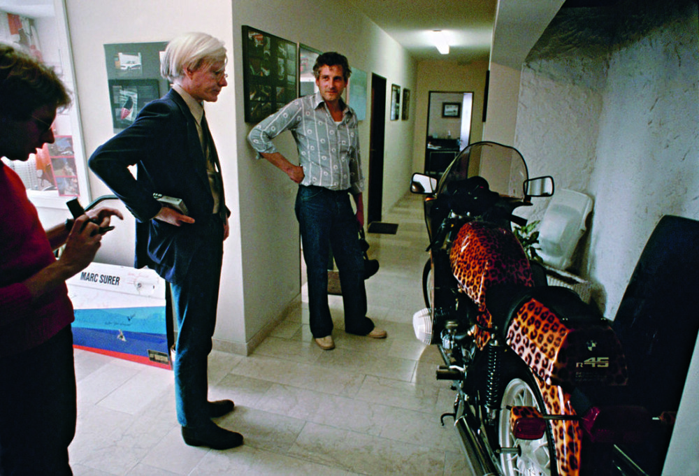 <b>LEOPARD:</b> Maurer (til høyre) og hans leopard-BMW. «Da Warhol så arbeidet mitt, lo han for første gang.»