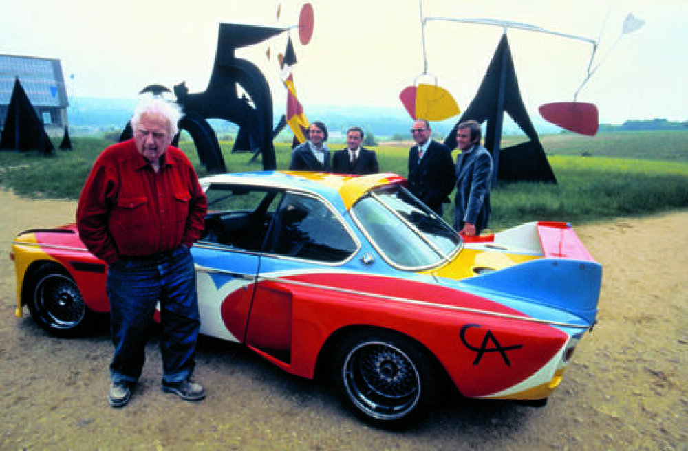 <b>1975 ALEXANDER ALDER:</b> 3.0 CSL, den første BMW Art Car. Fra kunstneren Alexander Calder fikk Maurer bare modellen å jobbe etter. «Ham så jeg aldri.»