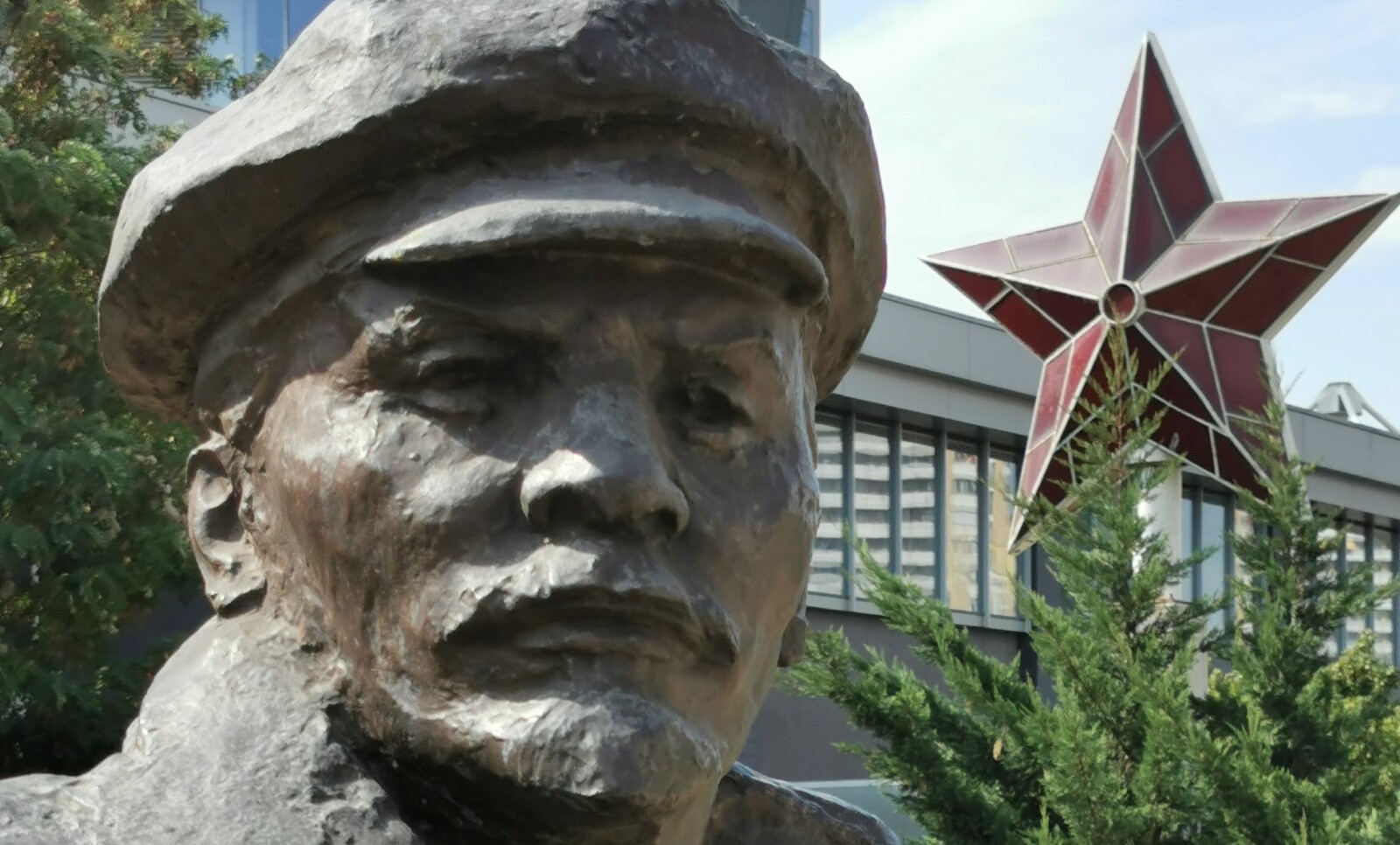 <b>HISTORISK:</b> Kommunismen havnet på historiens søppelhaug, men sjefideolog Lenin er godt ivaretatt med en rekke statuer som er samlet på museum. 