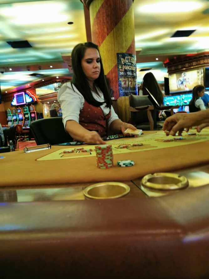 <b>GAMBLING:</b> På Princess Casino Sofia kan du spille blackjack eller poker.