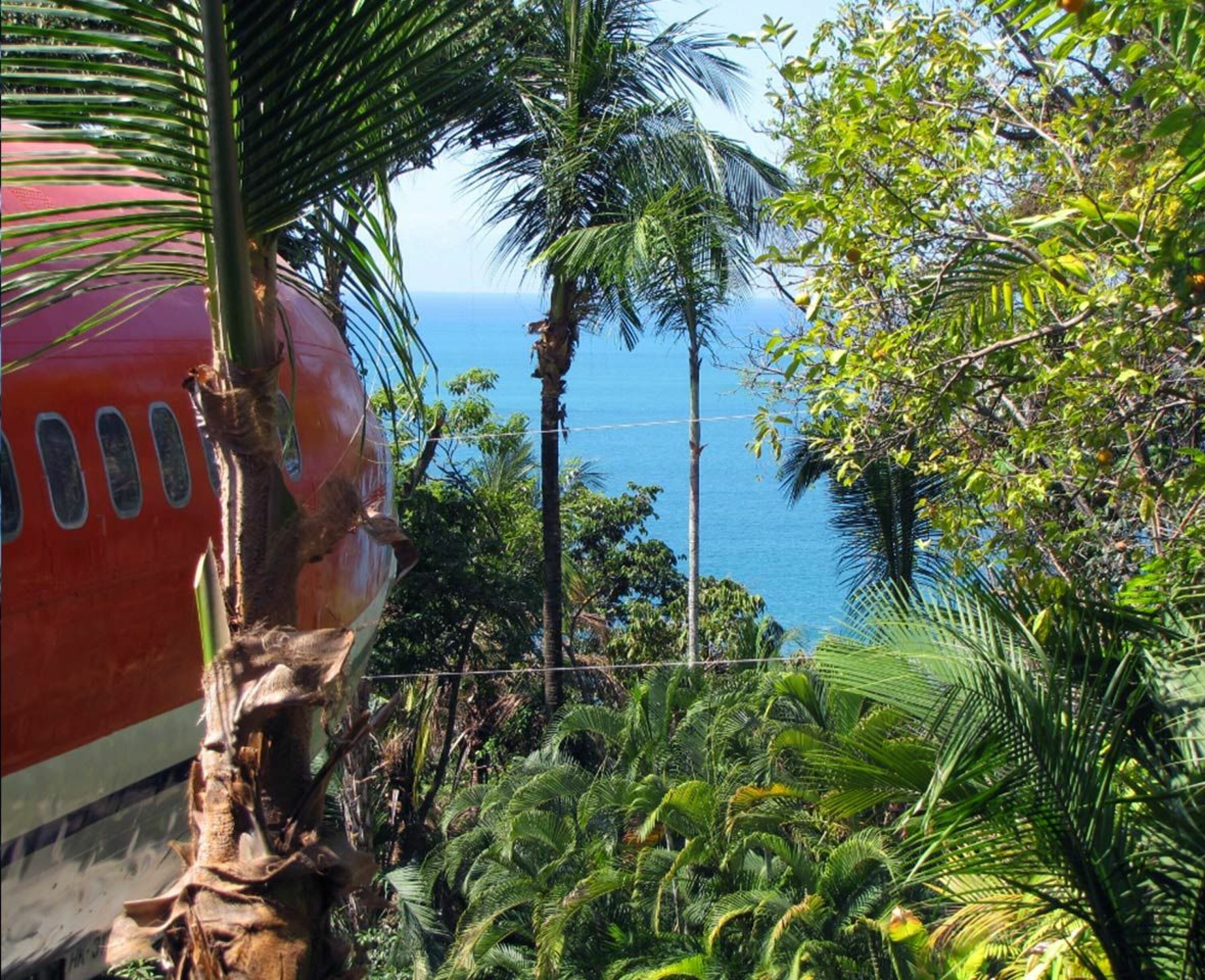 FLOTT UTSIKT: Cockpiten til Boeings 727 hotellsuite byr på en fantastisk utsikt over jungel og Japanhavet.