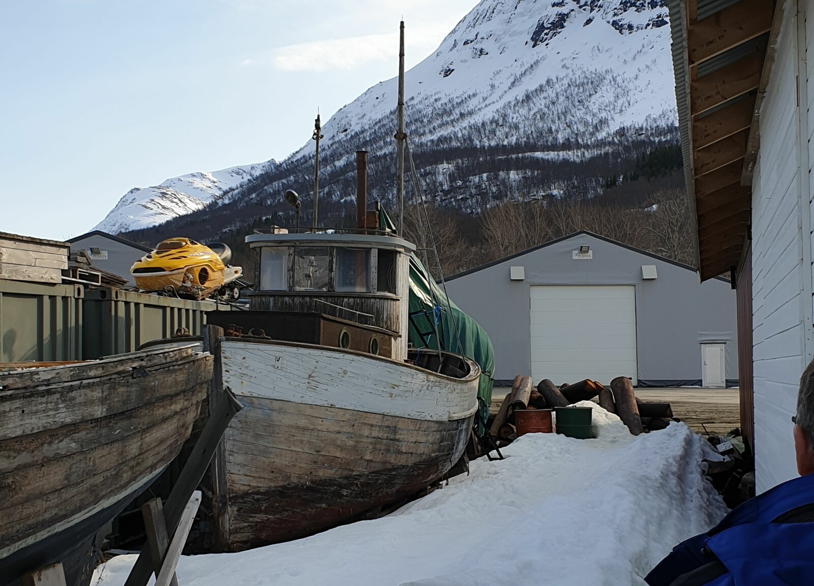 <b>I FORFALL:</b> Slik sto båten da Runar Paaske og Frank Rønneberg oppdaget den i påsken 2019.