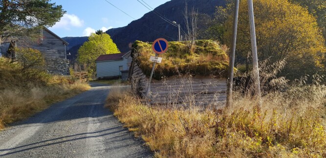 <b>SNU OG DRA:</b> Innkjøringen til mine forfedres fjellgård Nygard er smykket med veivesenets tydelige beskjed: Ikke parker, snu og kjør hjem!