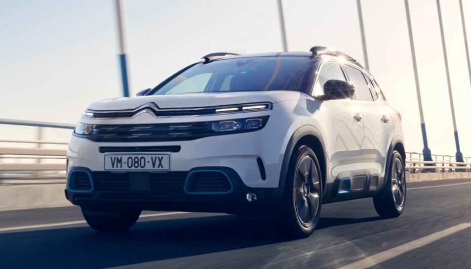 CITROËN C5 AIRCROSS: Ladbar hybrid uten firehjulsdrift. Bygges over samme lest som Peugeot 508 Hybrid.