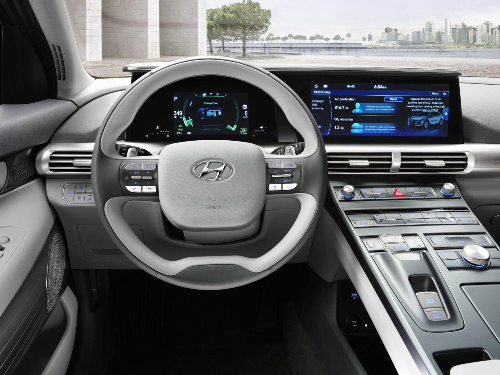 <b>FUTURISTISK:</b> Førermiljøet i hydrogenbilen Nexo avspeiler den moderne drivlinjen og kjørefølelsen.