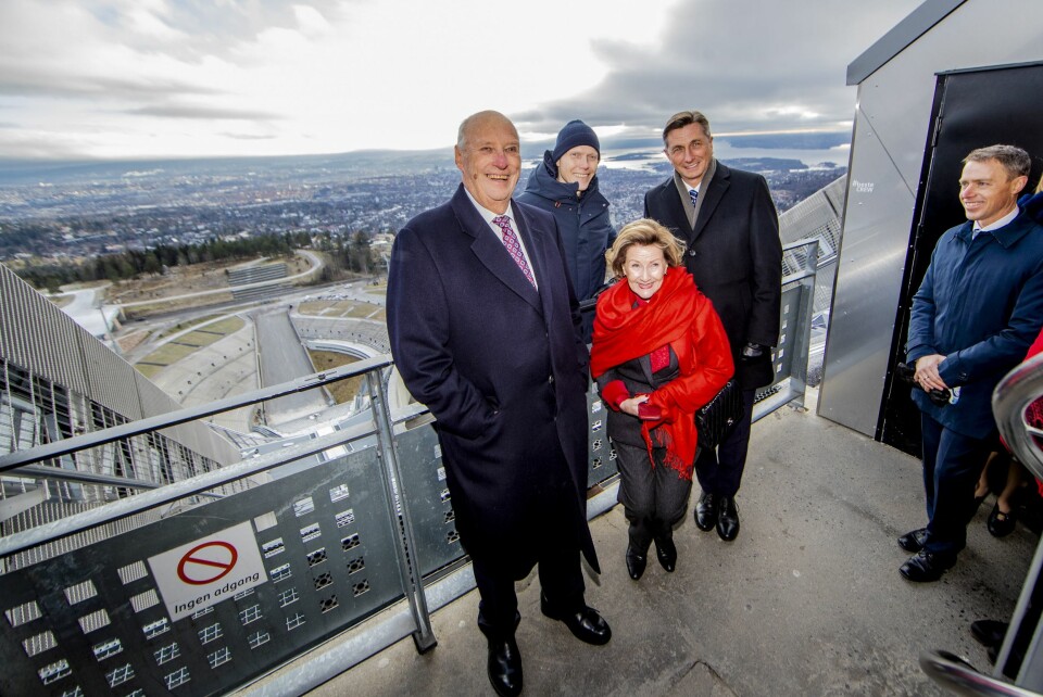 I HOLMENKOLLEN: Bjørn Einar var vert for dronning Sonja og president Borut Pahor i Holmenkollen.