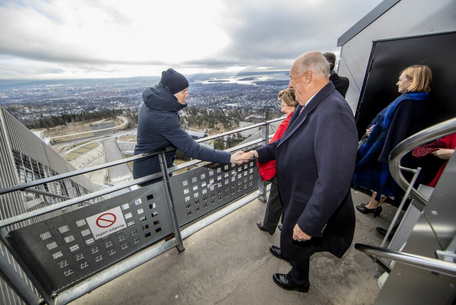 HELT KONGE: Eks-skihopper Bjørn Einar Romøren synes det var stas å møte kong Harald og dronning Sonja to dager på rad.