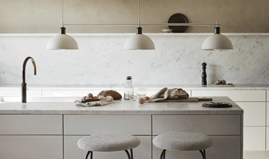 <b>ARBEIDSLYS:</b> Her har man klart kunsten å kombinere både skjønnhet og funksjonalitet. Lampe, Hubert Suspension Frame, kr 6400, menu.as. <b>ARBEIDSLYS:</b> Her har man klart kunsten å kombinere både skjønnhet og funksjonalitet. Lampe, Hubert Suspension Frame, kr 6400, menu.as.