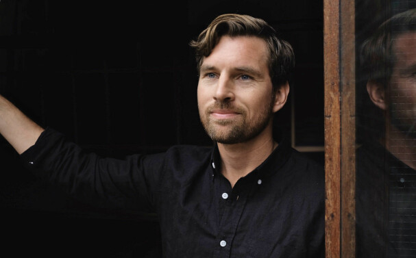 Eksperten Kenneth Fossum jobber i SML Lighting, er opptatt av design samt å skape riktig stemning med belysning. SML Lighting designer, utvikler og leverer komplette belysningsløsninger mot private, bedrifter og det offentlige. De representerer også ledende belysningsleverandører. Eksperten Kenneth Fossum jobber i SML Lighting, er opptatt av design samt å skape riktig stemning med belysning. SML Lighting designer, utvikler og leverer komplette belysningsløsninger mot private, bedrifter og det offentlige. De representerer også ledende belysningsleverandører.