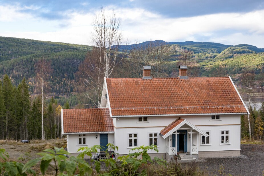 ENDELIG FERDIG: familien stortrives i det nybygde huset på gården. ENDELIG FERDIG: familien stortrives i det nybygde huset på gården.